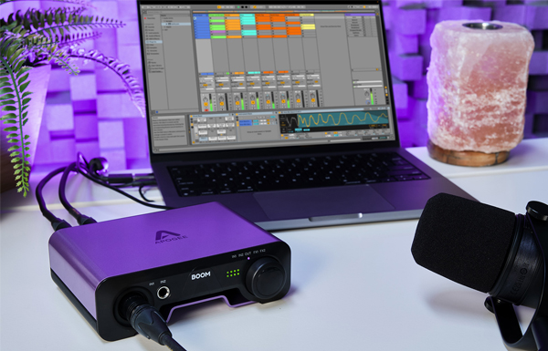 ApogeeのオーディオインターフェイスBOOMをご紹介いたします。