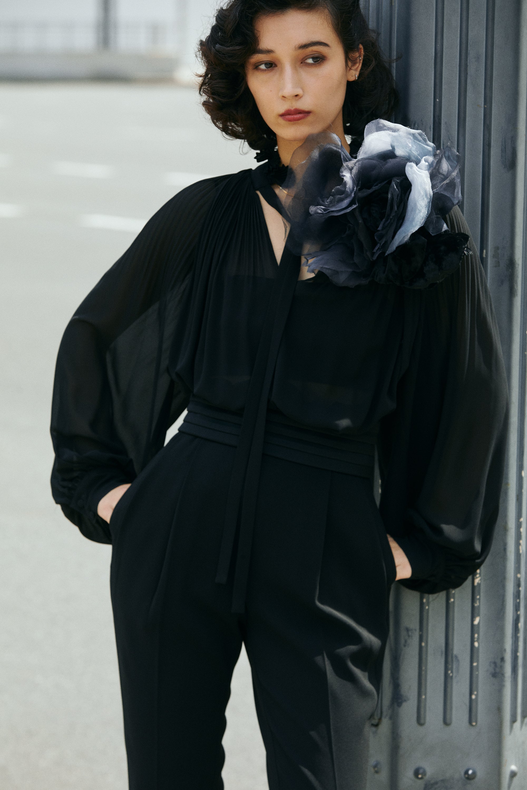 プリーツブラウス（フリルカラー）