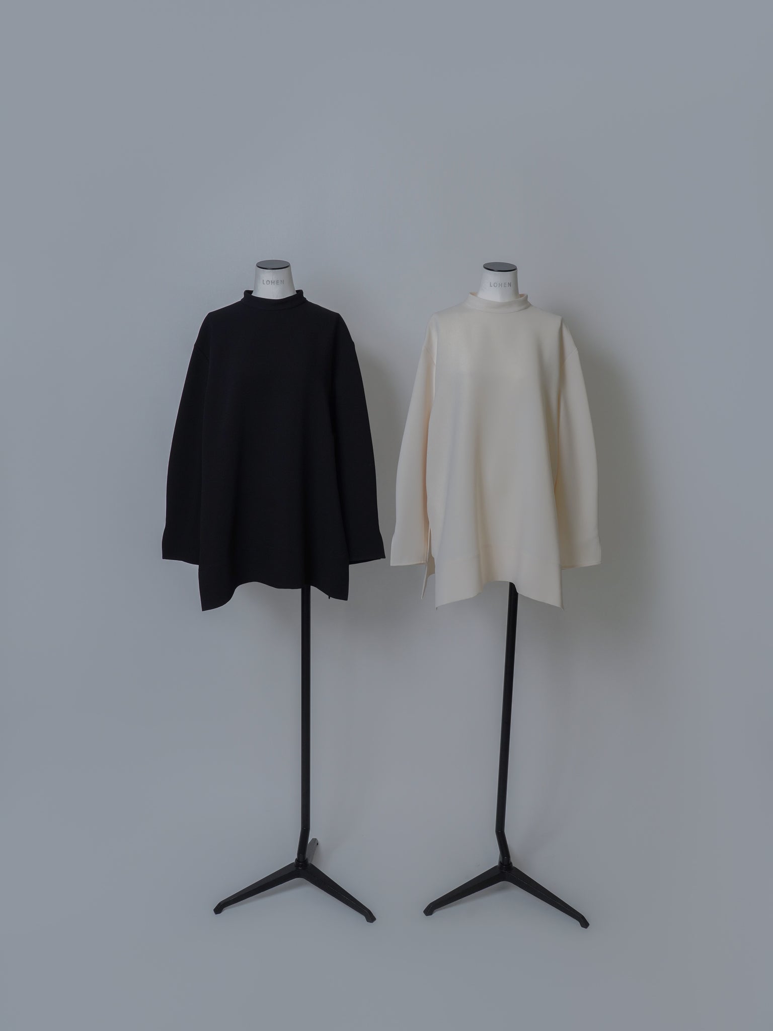 2025AW PRE ORDER】BACK OPEN BLOUSE – LOHEN