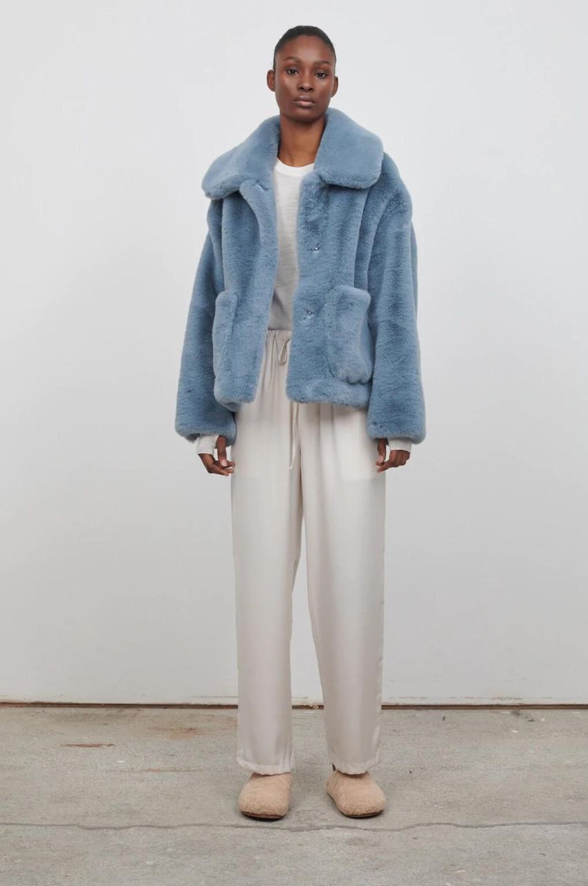 jakke - Traci Faux Fur Blue / フェイクファージャケット | LA FEMME