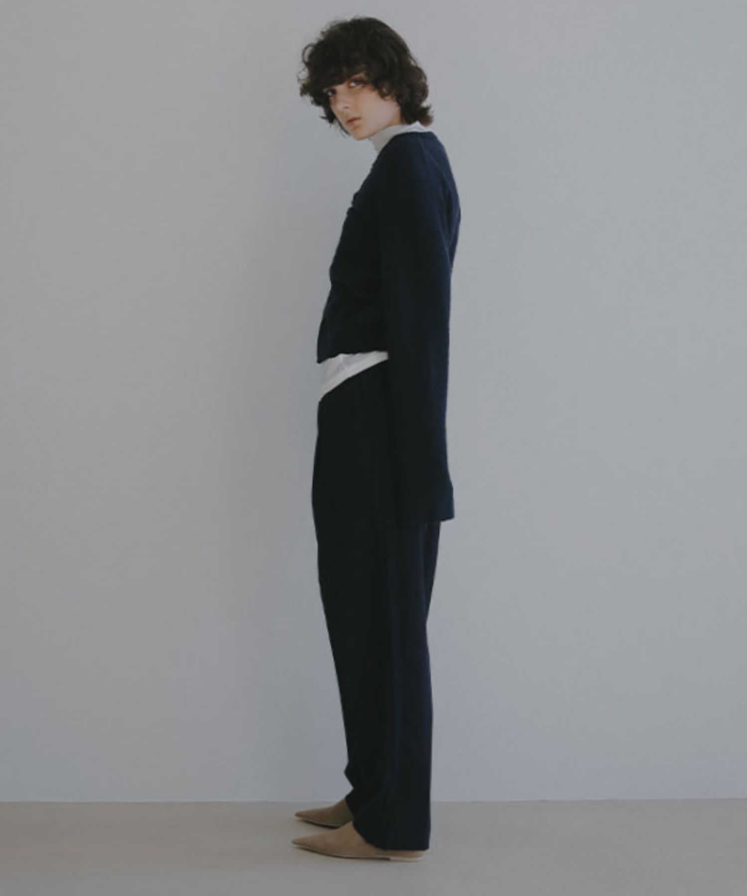 ETRE TOKYO - サイドピンタックラインリラクシーパンツ ( NAVY