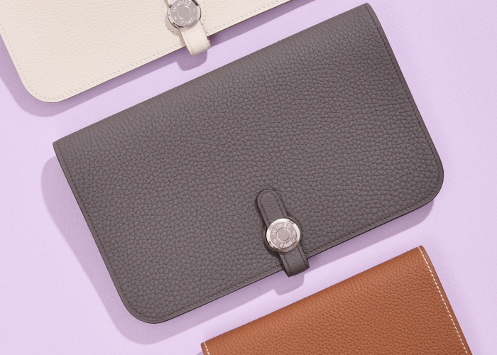 シンボリックなエルメスセリエの金具が美しい財布“ドゴン”に注目