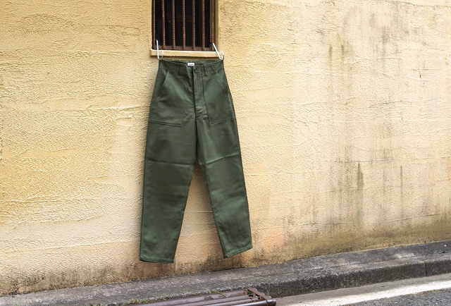 CIOTA シオタ スビンコットンムラ糸バックサテンベイカーパンツ