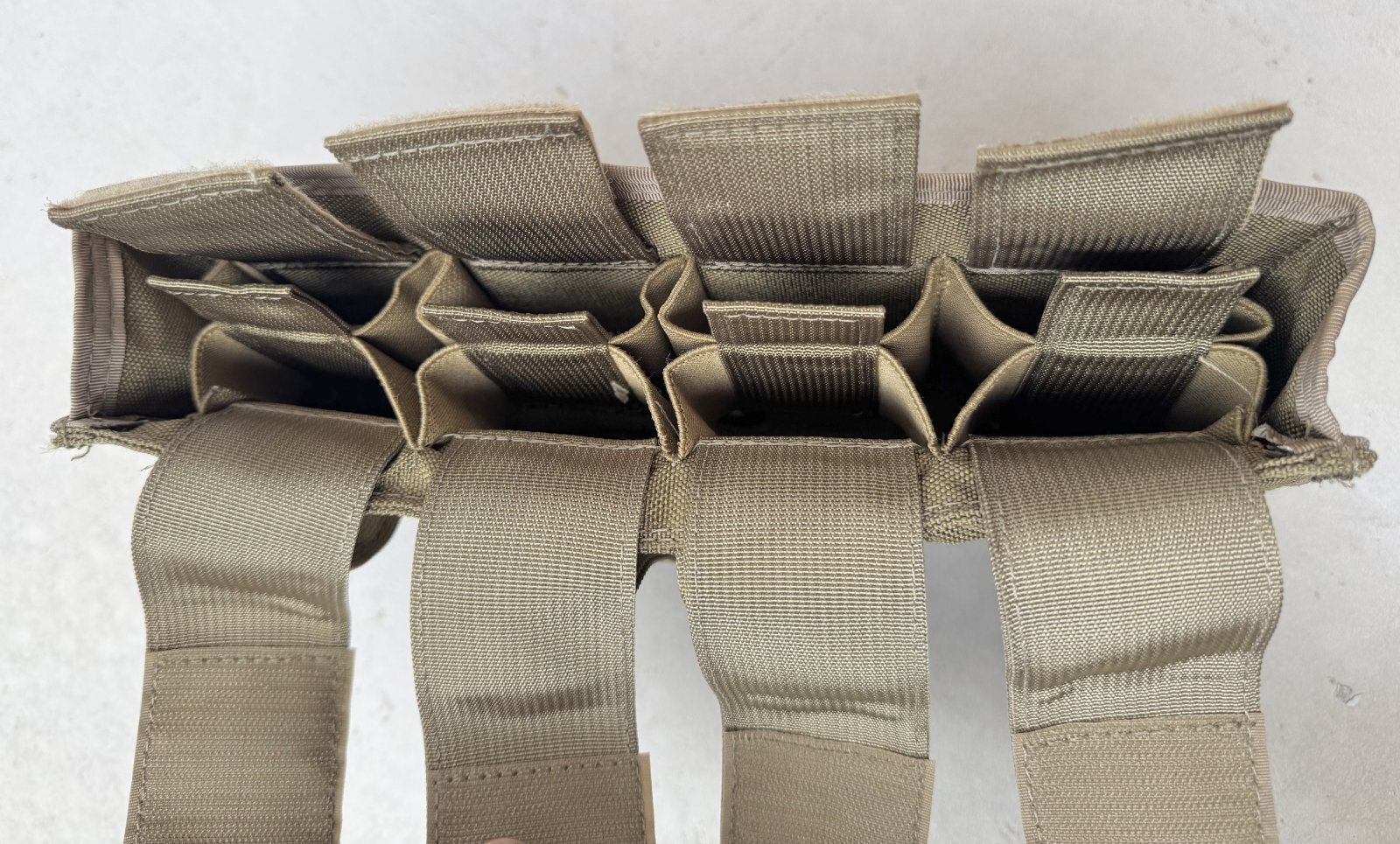 米軍放出品 TACTICAL ASSAULT GEAR マガジンポーチ4連