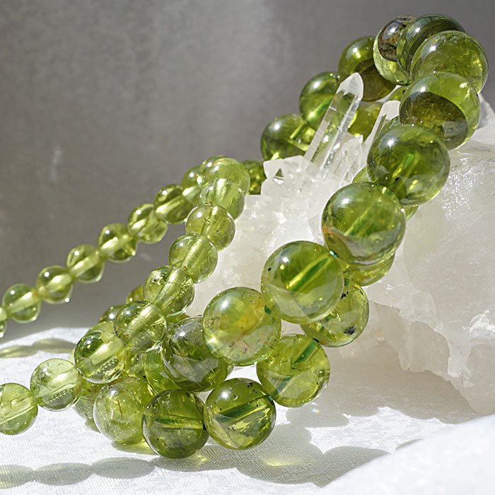 8月誕生石 】 美しい黄緑色の宝石 人気ブレス プレゼント ギフト