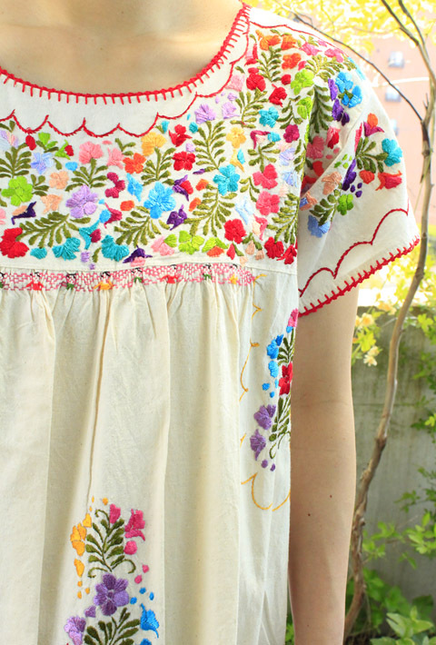 サンアントニーノ刺繍ブラウスカラフル刺繍