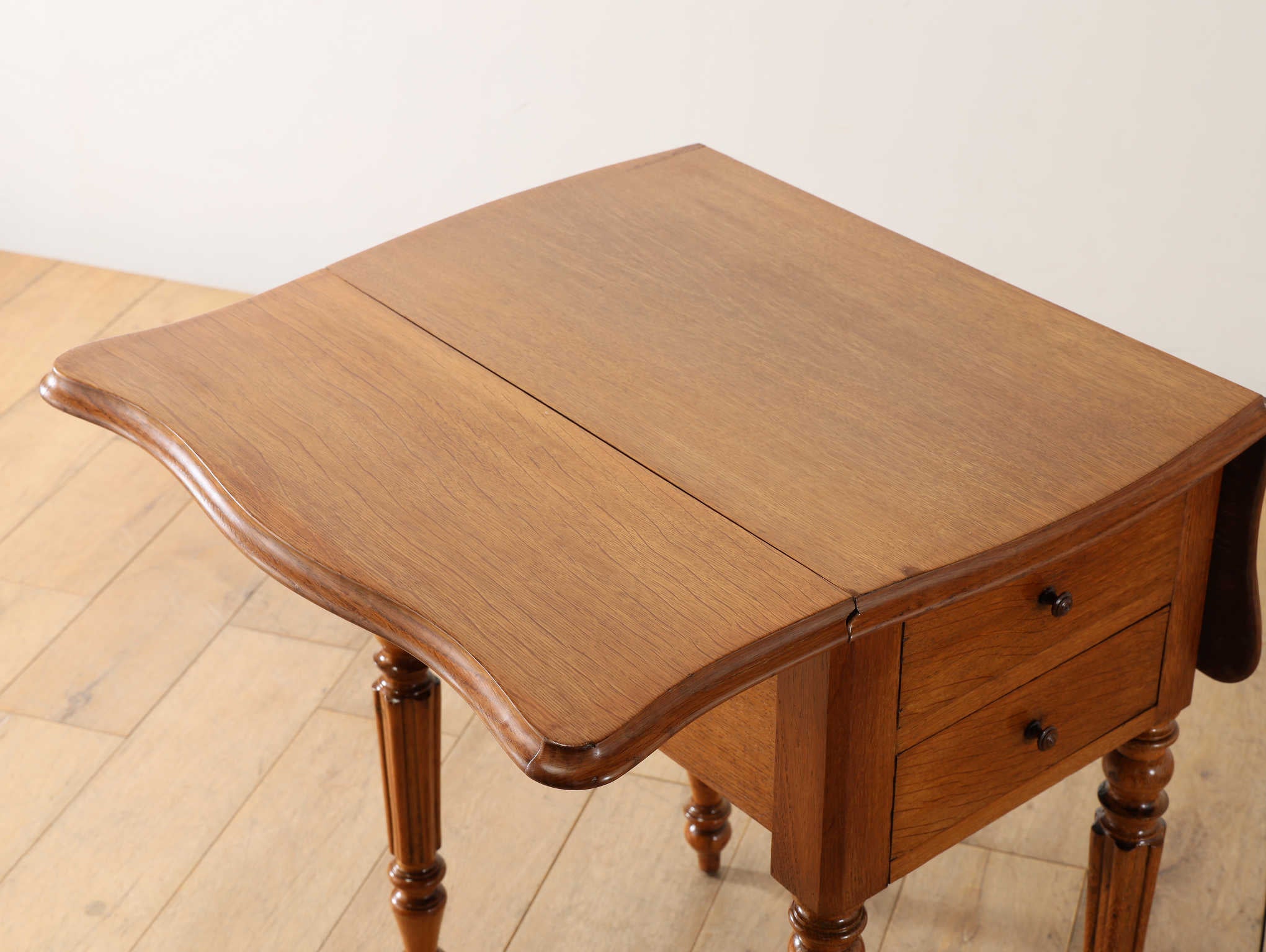 ドロップリーフテーブル | ロイズ・アンティークス | ヨーロッパの