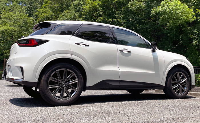 レクサスLBX専用 カラードフェンダーアーチモールの販売ページです