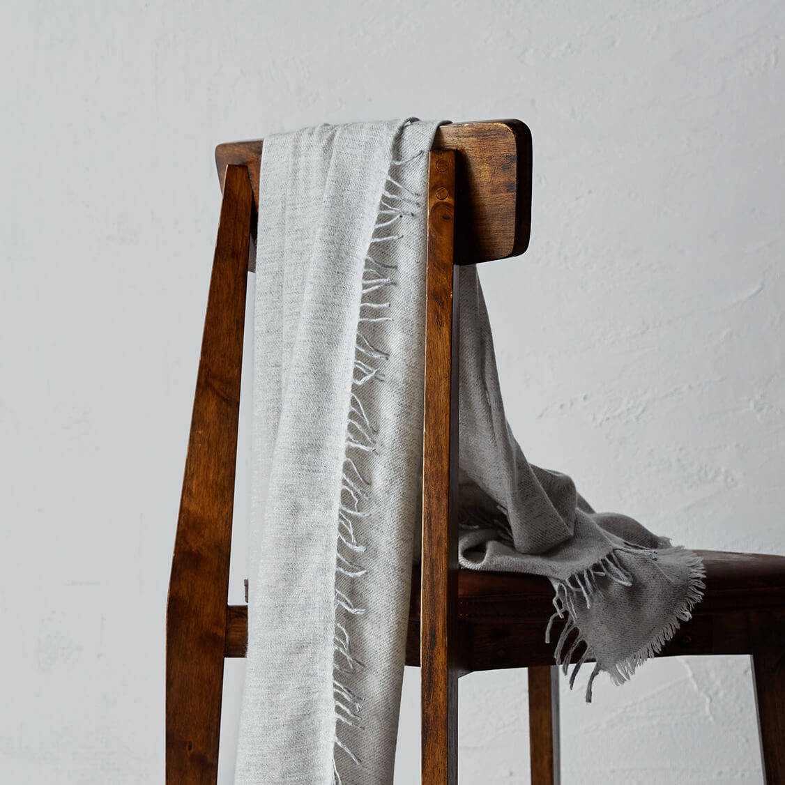 Cashmere Hand Twisted Fringe Stole – マザーハウス 公式サイト