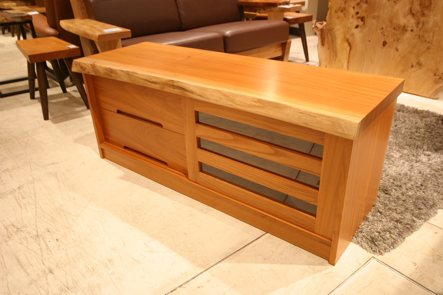 天然木 東京 新宿 東五軒町店展示 欅（けやき・ケヤキ）材 一枚板