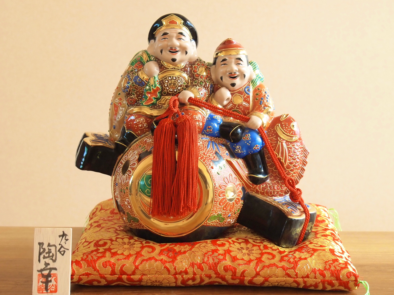 九谷焼 打ち出の小槌乗り 大黒様・盛（高さ27cm） 九谷焼 打ち出の小槌