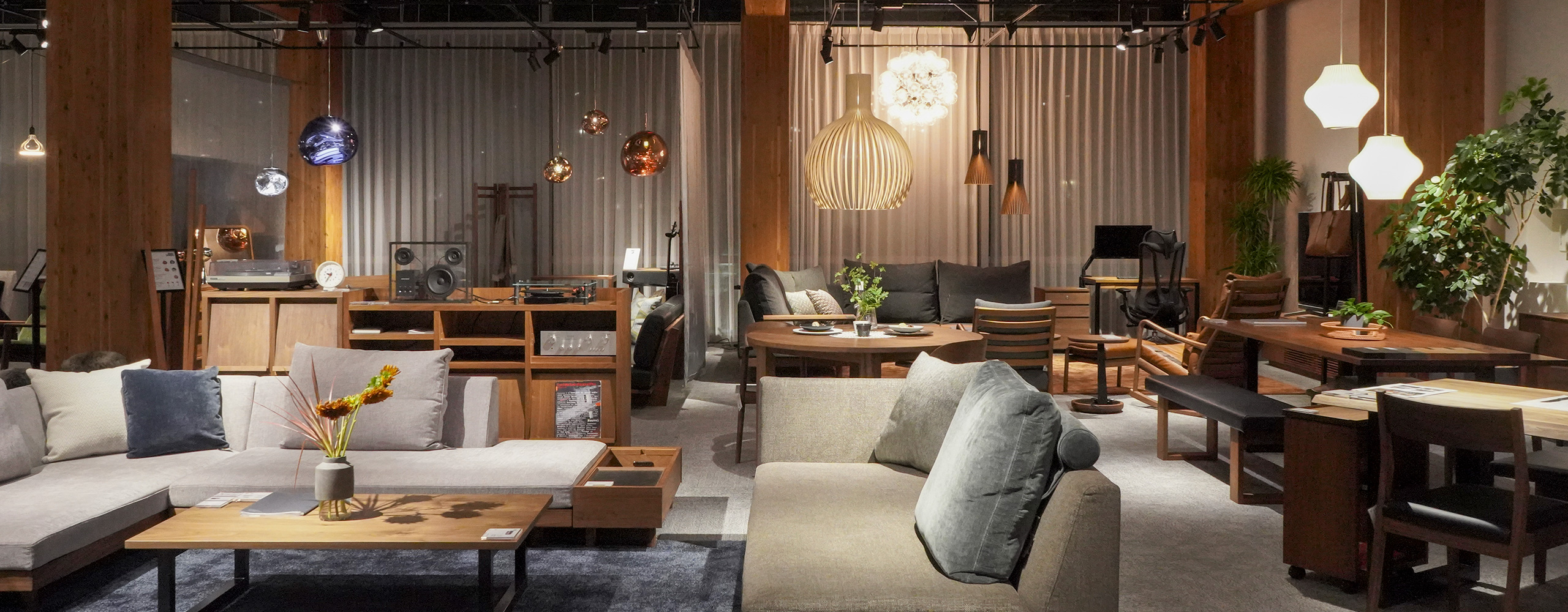 直営店】ランド オブ マスターウォール 横浜｜無垢材の家具