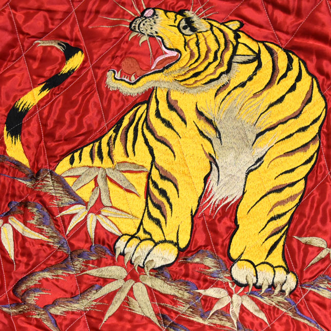 東洋スカジャン「EAGLE & DRAGON×ROARING TIGER」サテンキルトスカ・NO