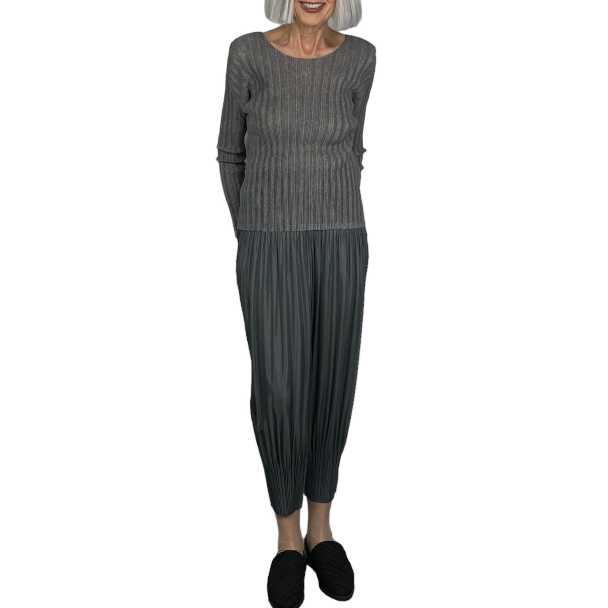 RIB PLEATS BASICS CREWNECK TOP – MIO