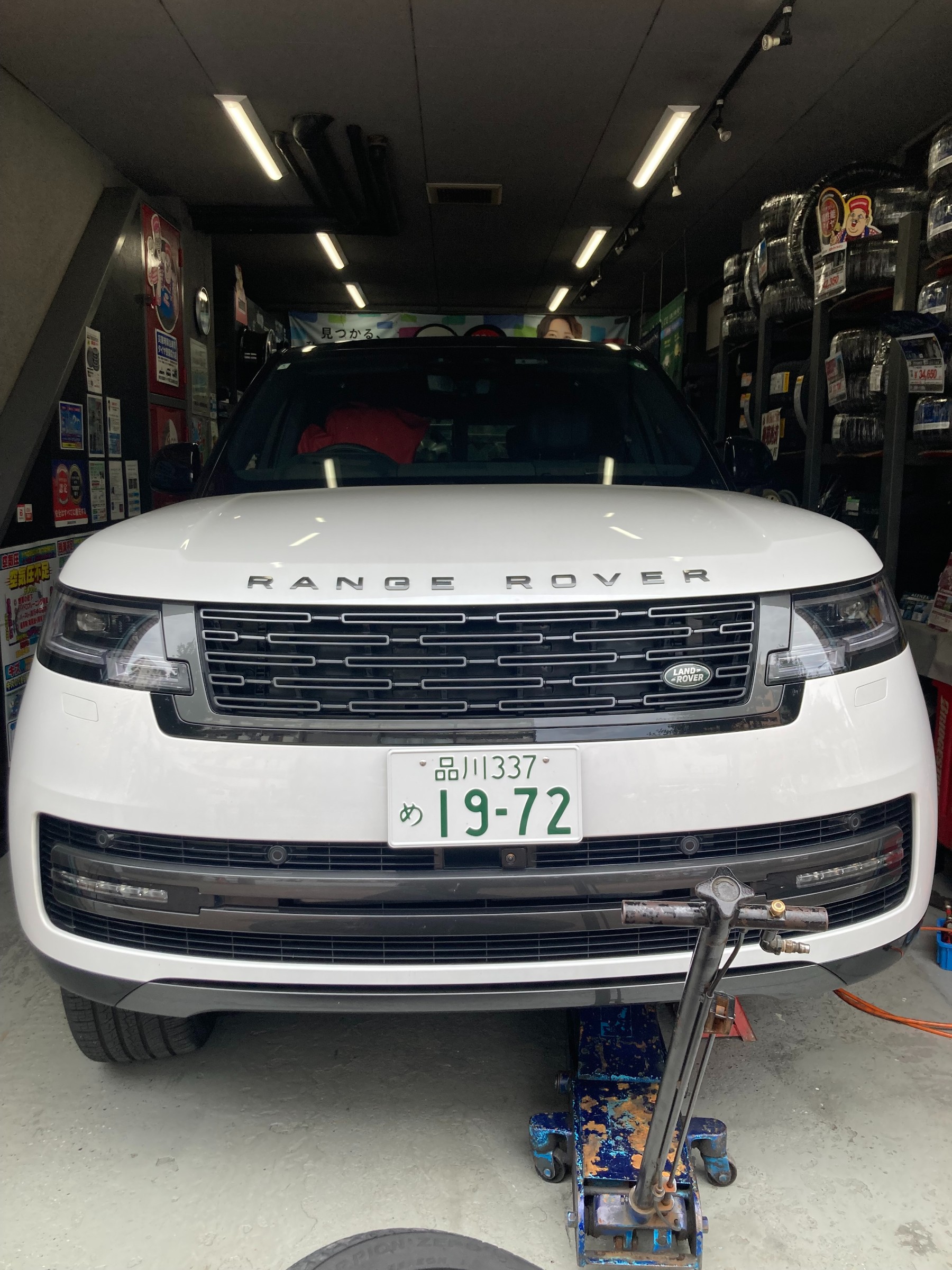 レンジローバー左フロントタイヤ交換 | ランドローバー レンジローバー