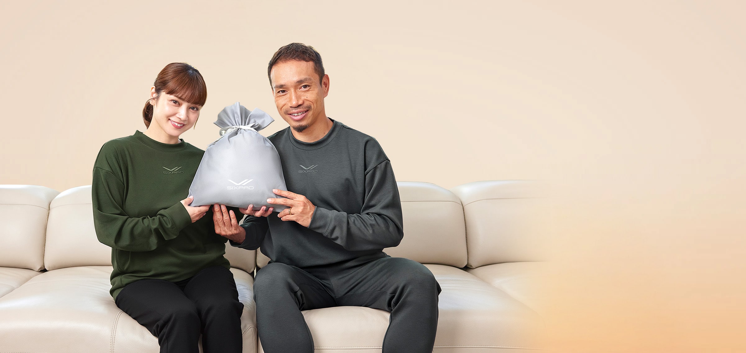 長友佑都さん＆平愛梨さん リカバリーを贈ろう| SIXPAD公式サイト