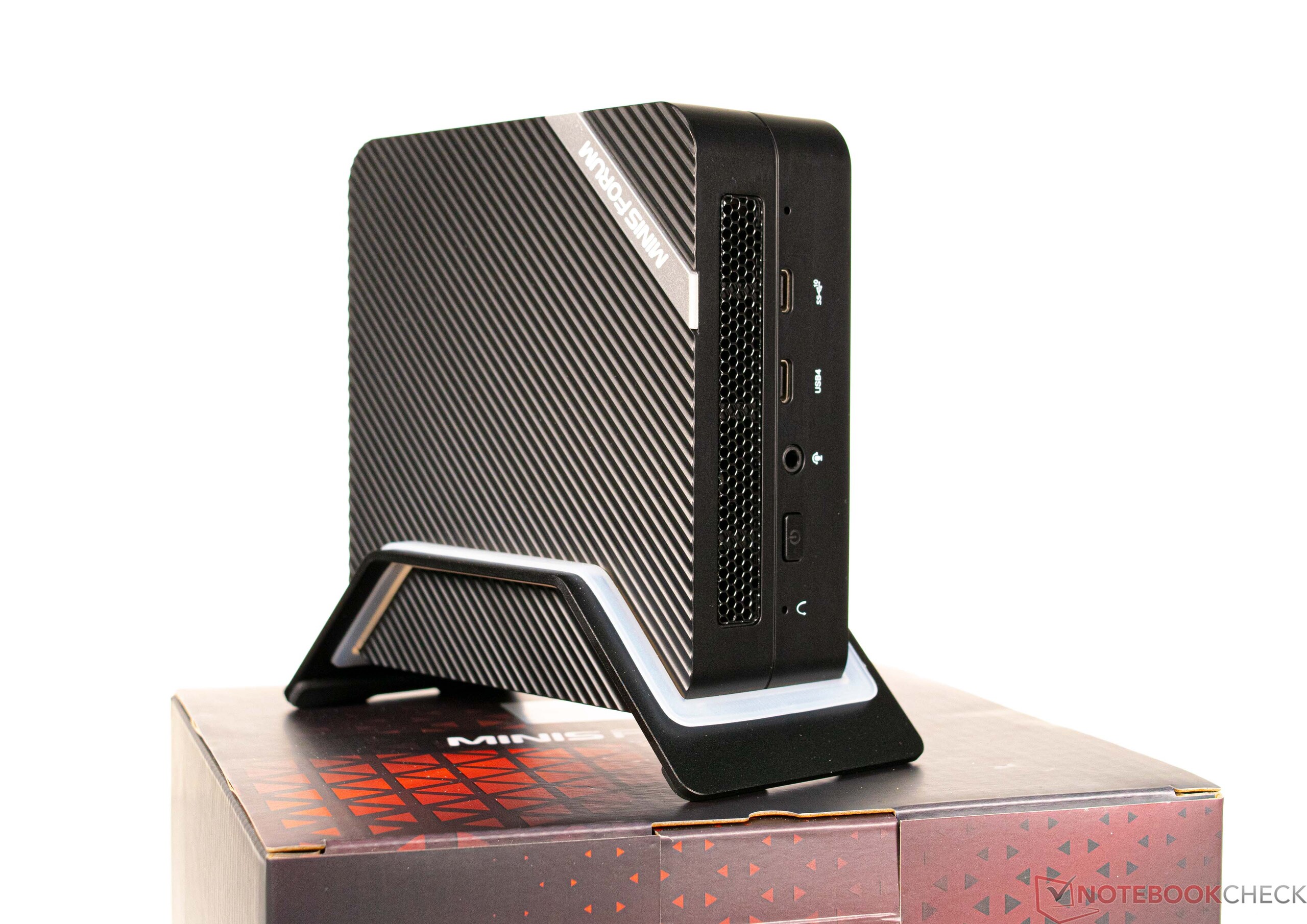 Minisforum Venus Series UM690 desktop review: small office PC with