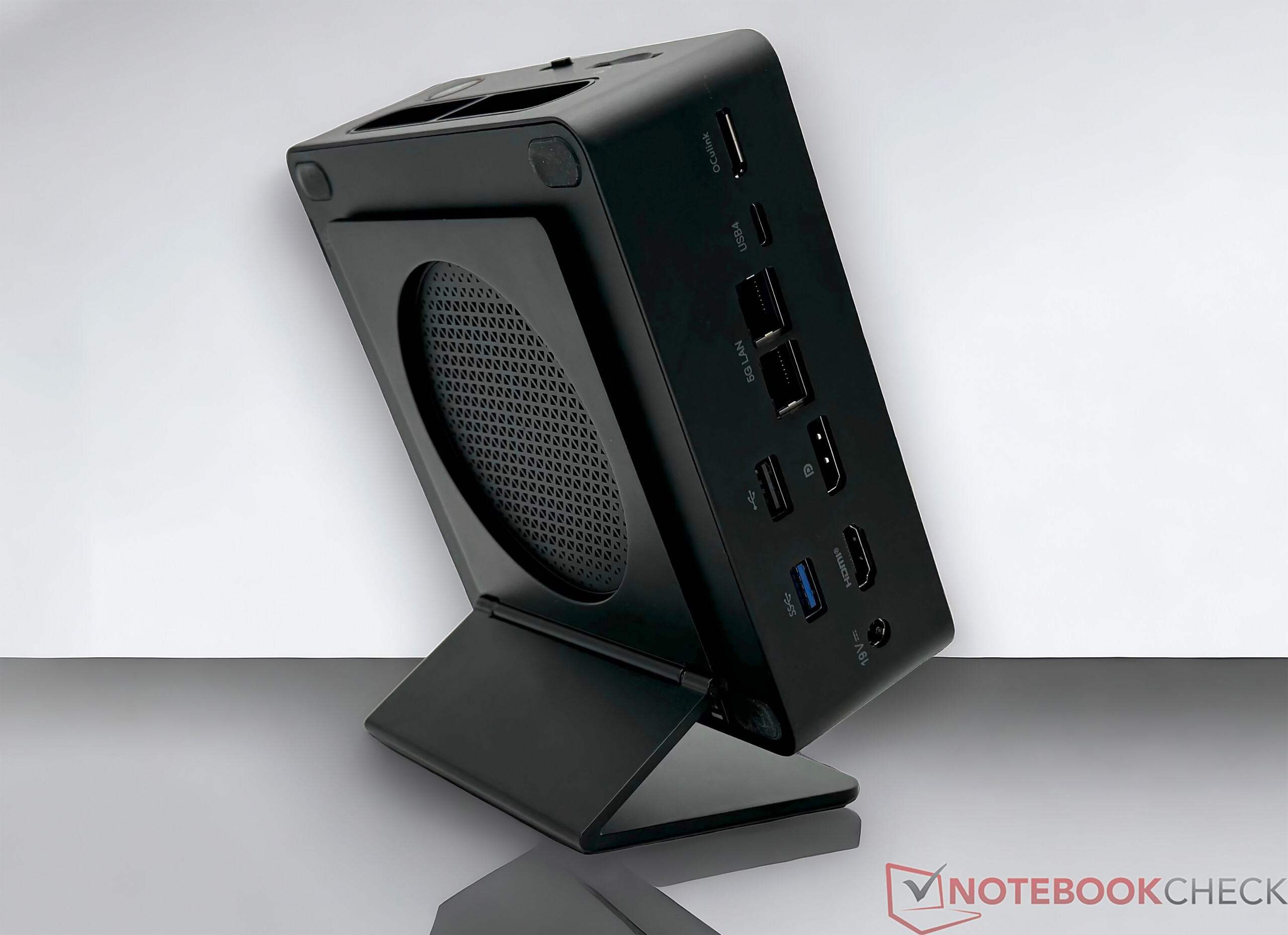 Minisforum AtomMan X7 Ti with Intel Core Ultra 9 185H in review