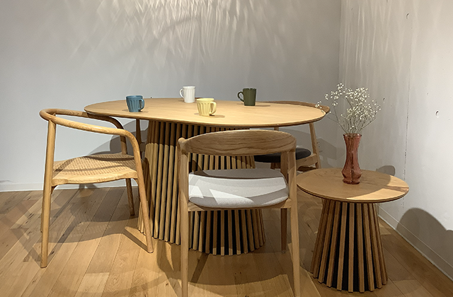 空間にやさしく馴染む、オーバル脚ダイニングテーブル | NOCEノーチェ