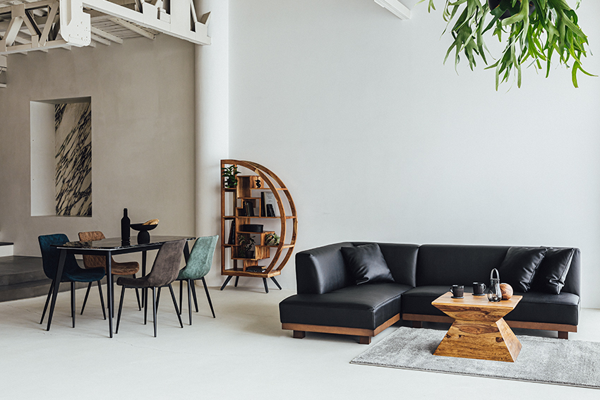 カウチソファの存在感で“遊び心”をまとめる | NOCEノーチェ 家具