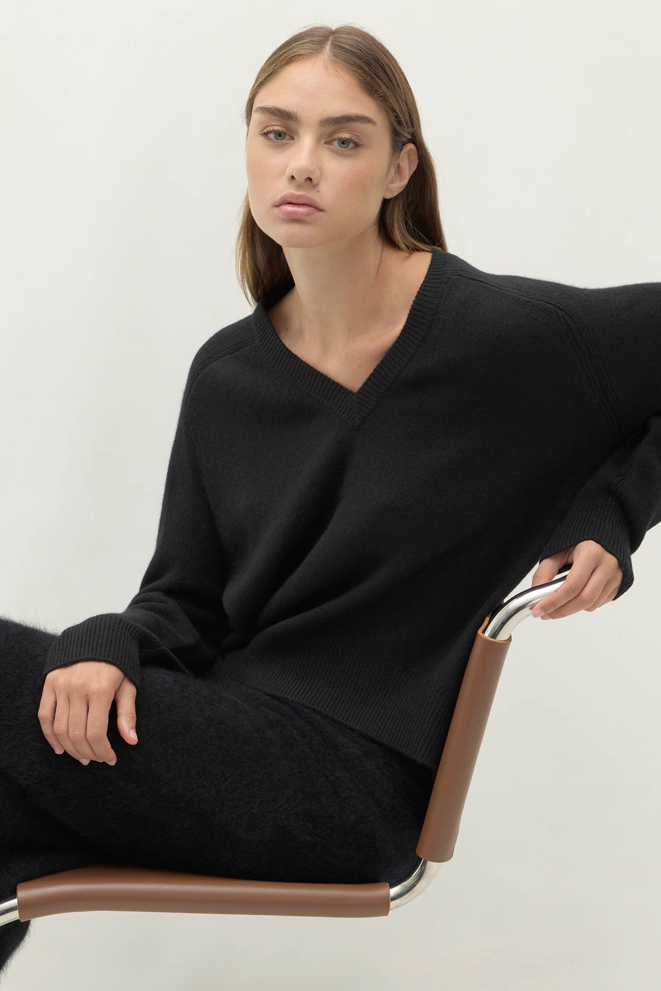 Women's Sydney V-Neck Pure Cashmere Sweater – NAKEDCASHMERE