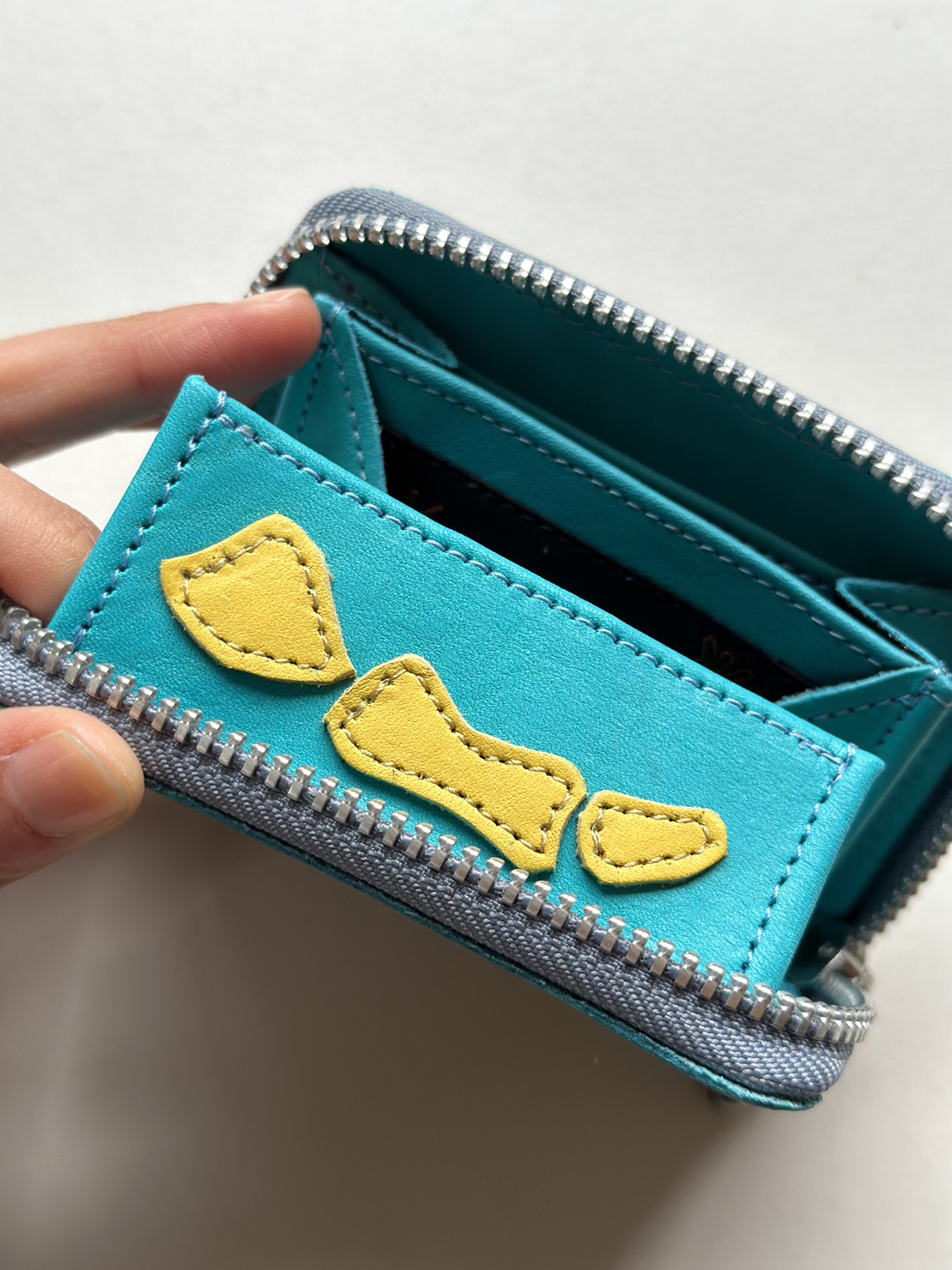 KAPITAL (キャピタル) THUMBS UP BONE HAND ZIP ミニウォレット （SAX