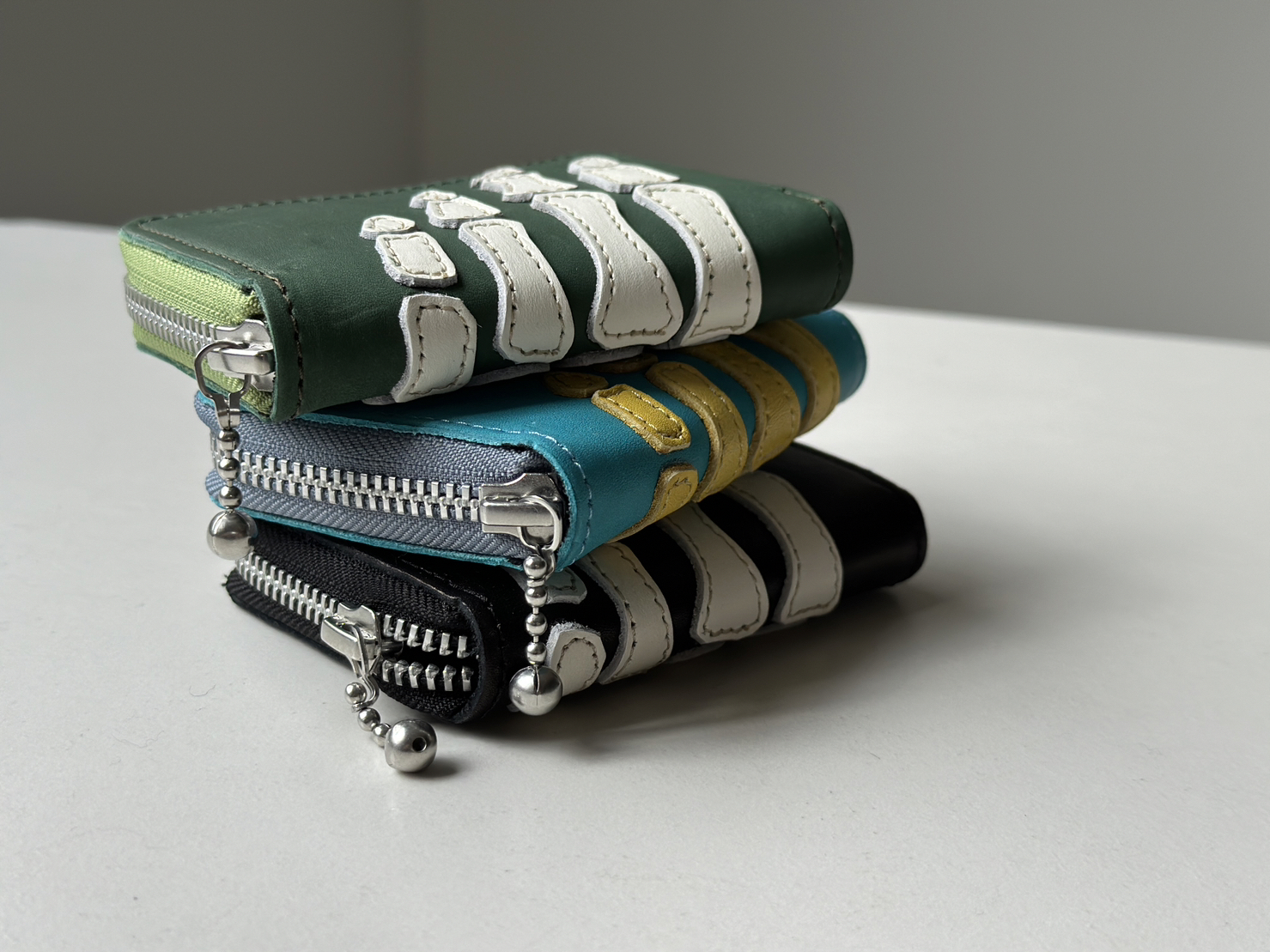 KAPITAL (キャピタル) THUMBS UP BONE HAND ZIP ミニウォレット （SAX