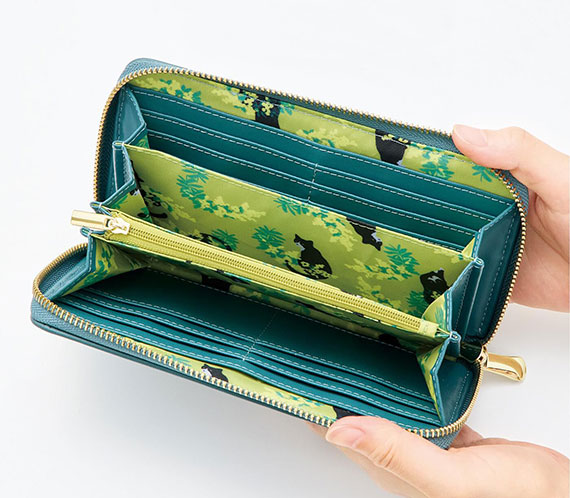 幸福のハチワレ猫と華やかミモザで運気がアップしそうな、型押し長財布