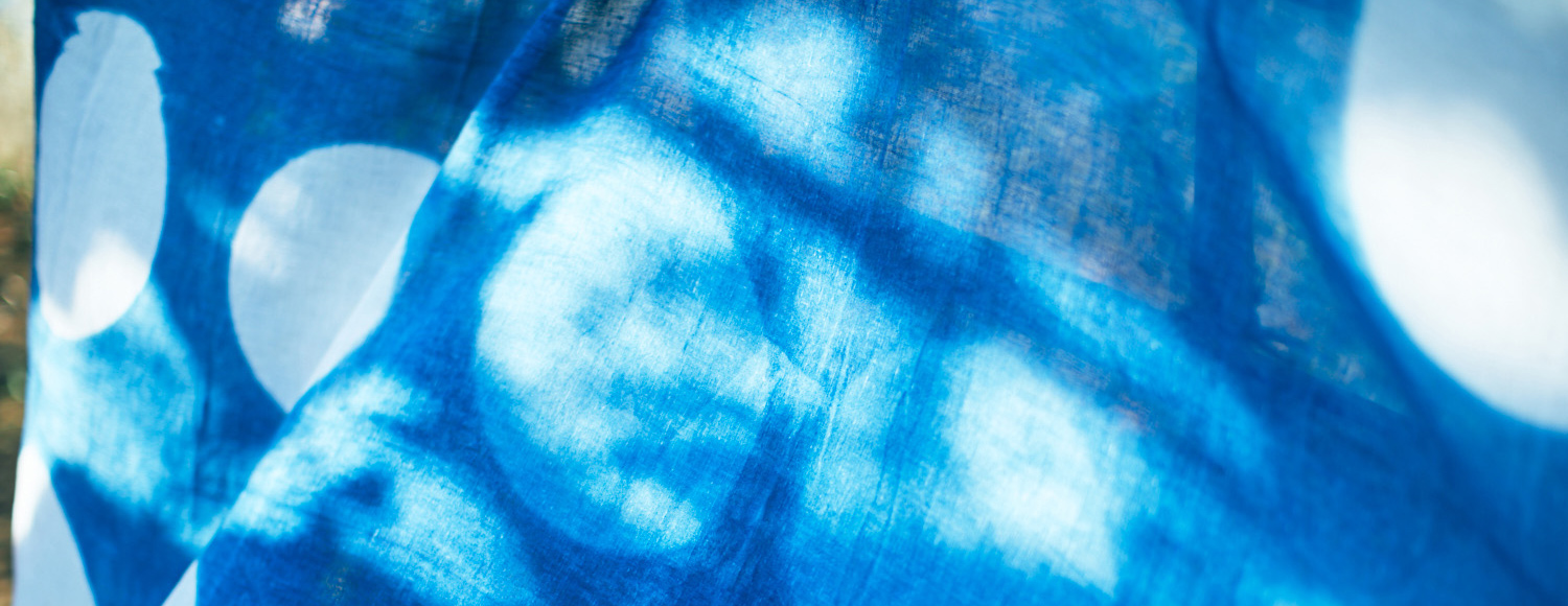 藍染めの美と奥深さを求めて、「カワサキ・ブルー」が生まれる場所へ