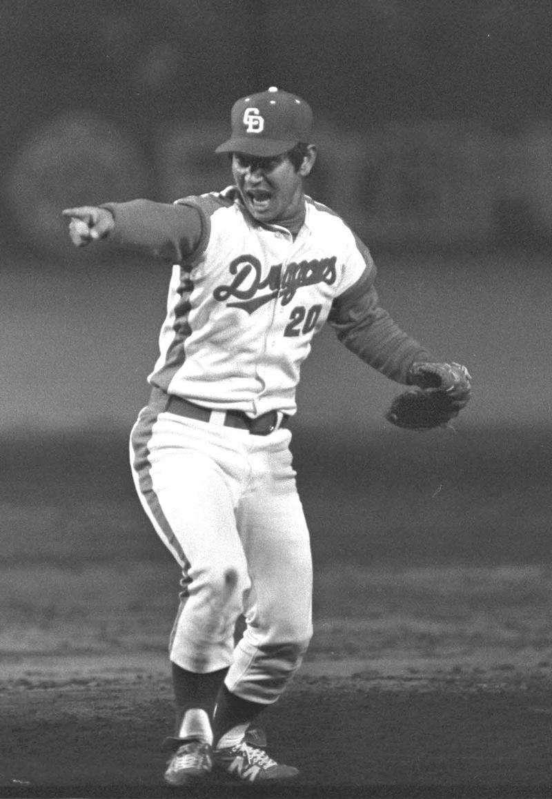 中日が星野さん追悼ユニ着用 背番号20、胸に77 - プロ野球 : 日刊スポーツ