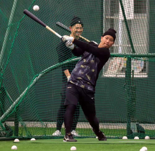 巨人】大城卓三「もちろん負けたくない」“牛骨バット”でレギュラー争い