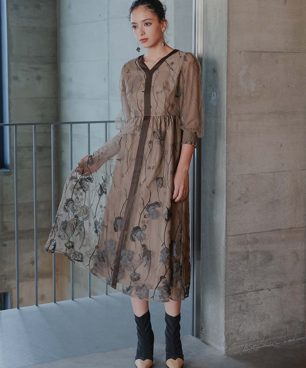 結婚式・パーティー・オケージョンドレス】Ⅴネック刺繍レース