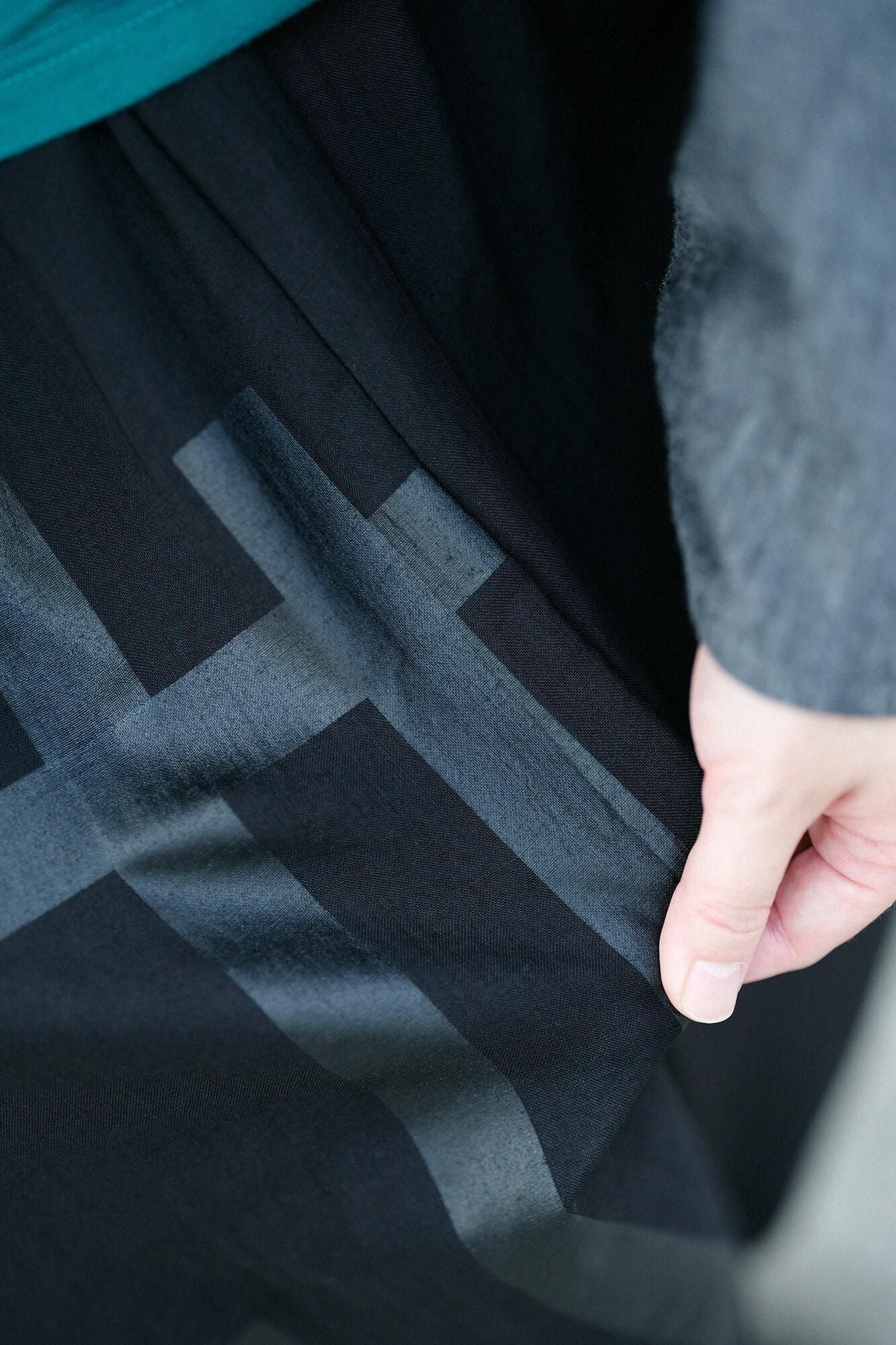 モスリン 富士（ふじ） 2.0／濡羽色（ぬればいろ）×桟（さん）