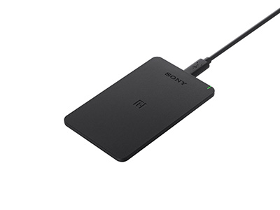 本体充電ができるスピーカークレードル付属の携帯型ポータブルラジオ