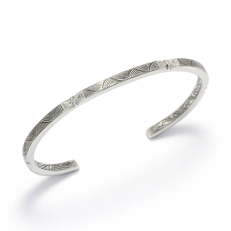 Suman Dhakhwa（スーマンダックワ） Square Shape Cuff（スクエア