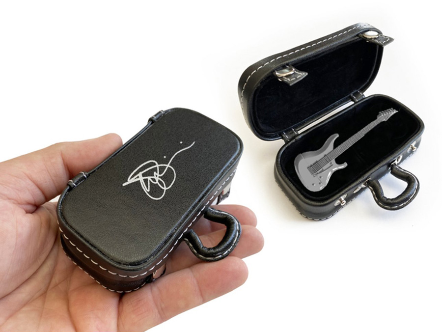 販売終了品　Joe satriani STRIPPED X THREE USB Joe Satriani - discography > stripped x three