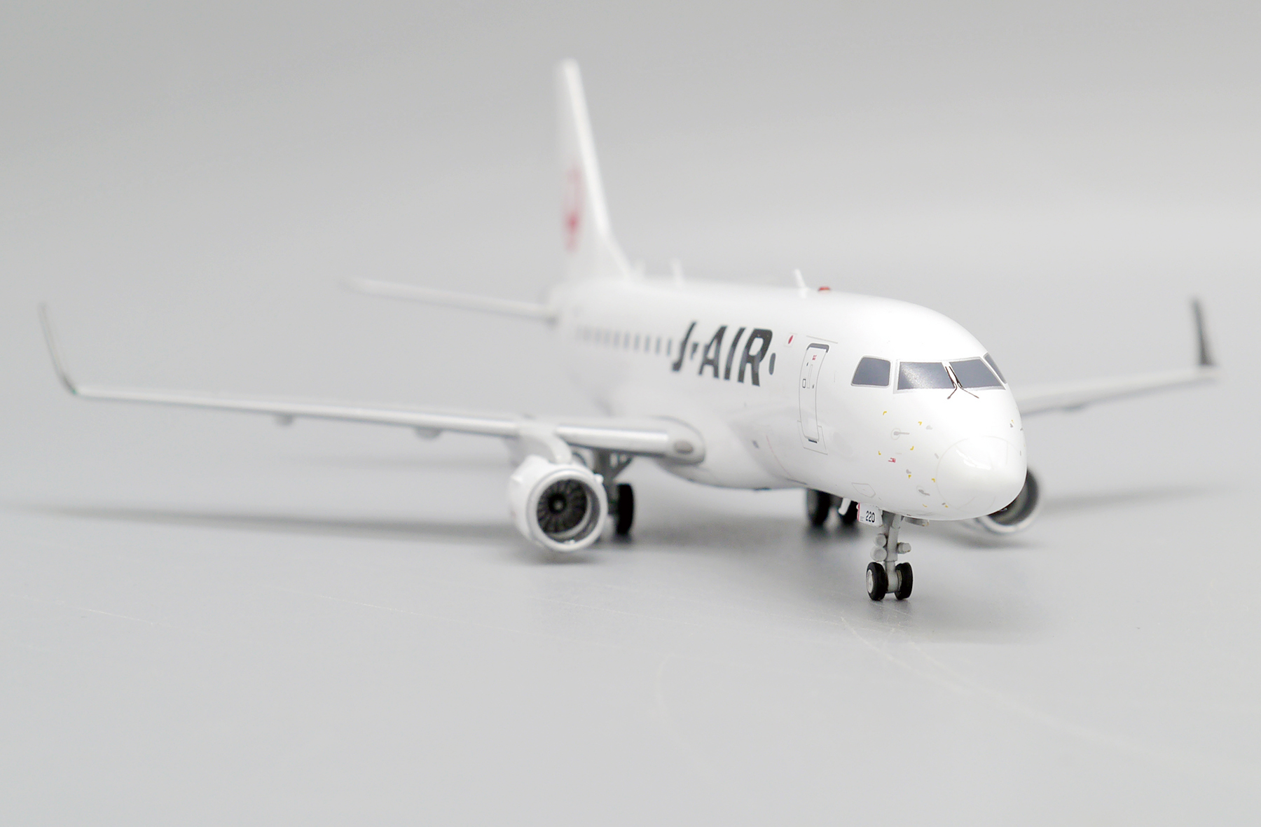 ScaleModelStore.com :: JC Wings 1:200 - EW2170001 - J-Air Embraer