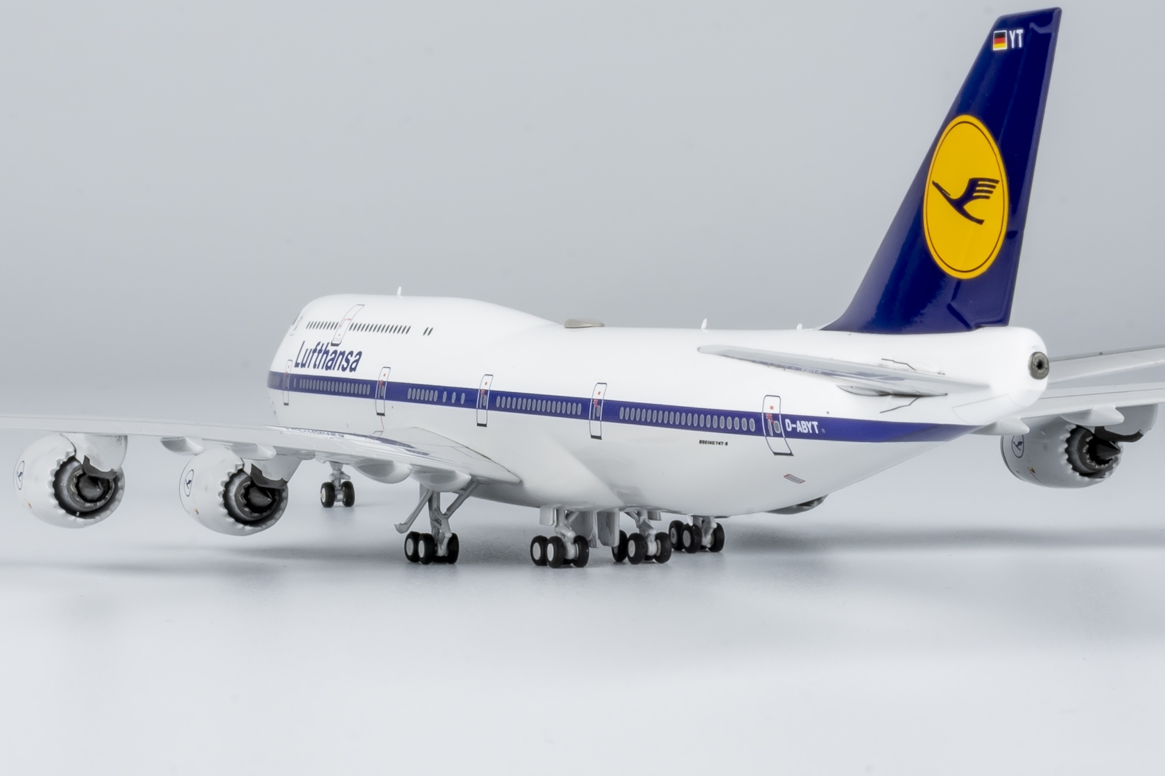 ScaleModelStore.com :: NG Models 1:400 - 78016 - Lufthansa Boeing
