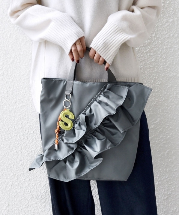 WEB限定】チャーム 付き フリル トート｜ SHIPS 公式サイト