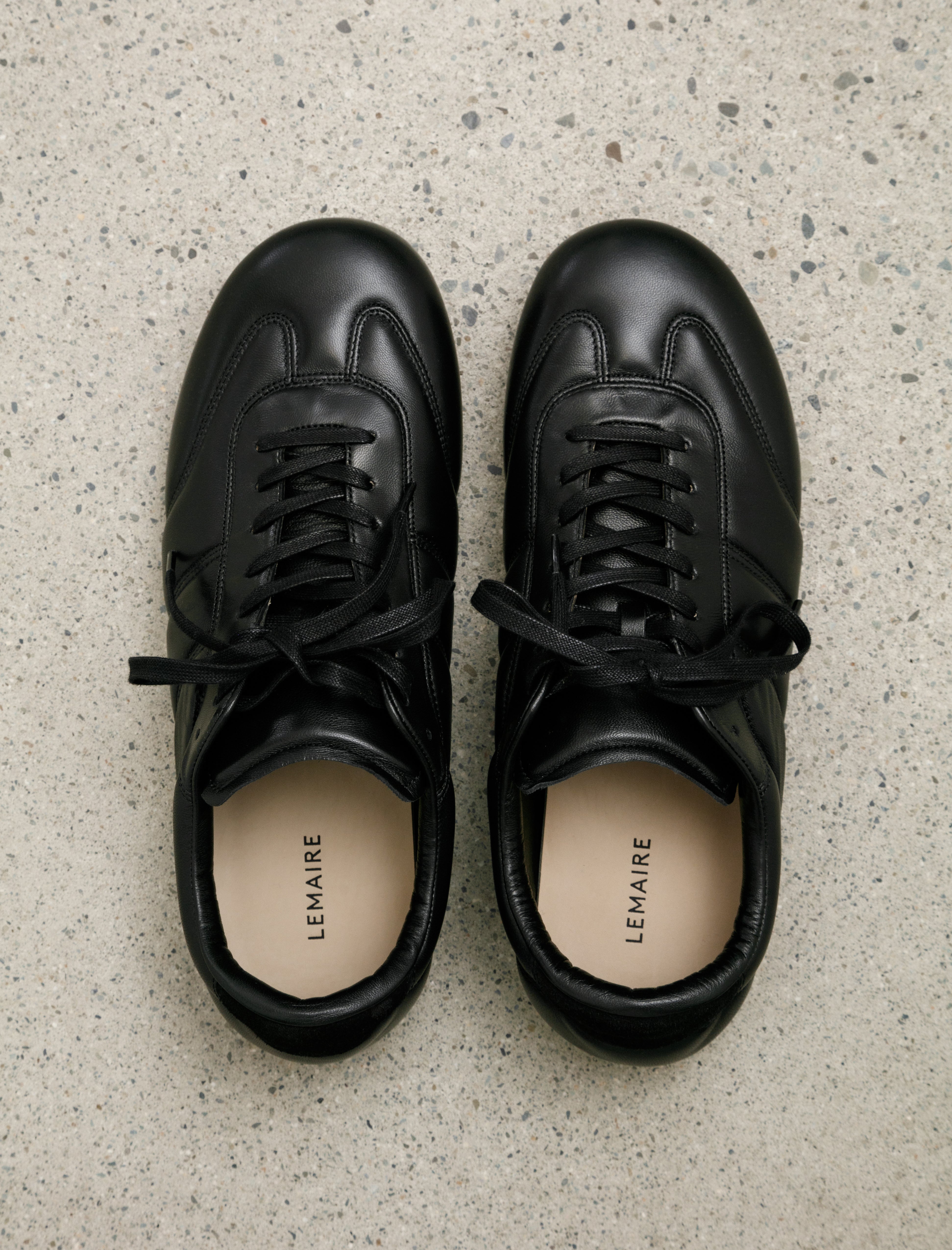 Lemaire Soft Runner Black – Neighbour