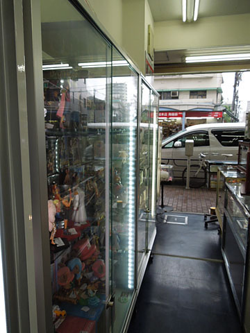 ショーケースの照明・LED【ショーケース販売の徳山】