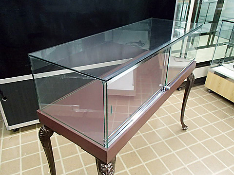 ヨーロッパ調猫脚ケース【ショーケース販売の徳山】