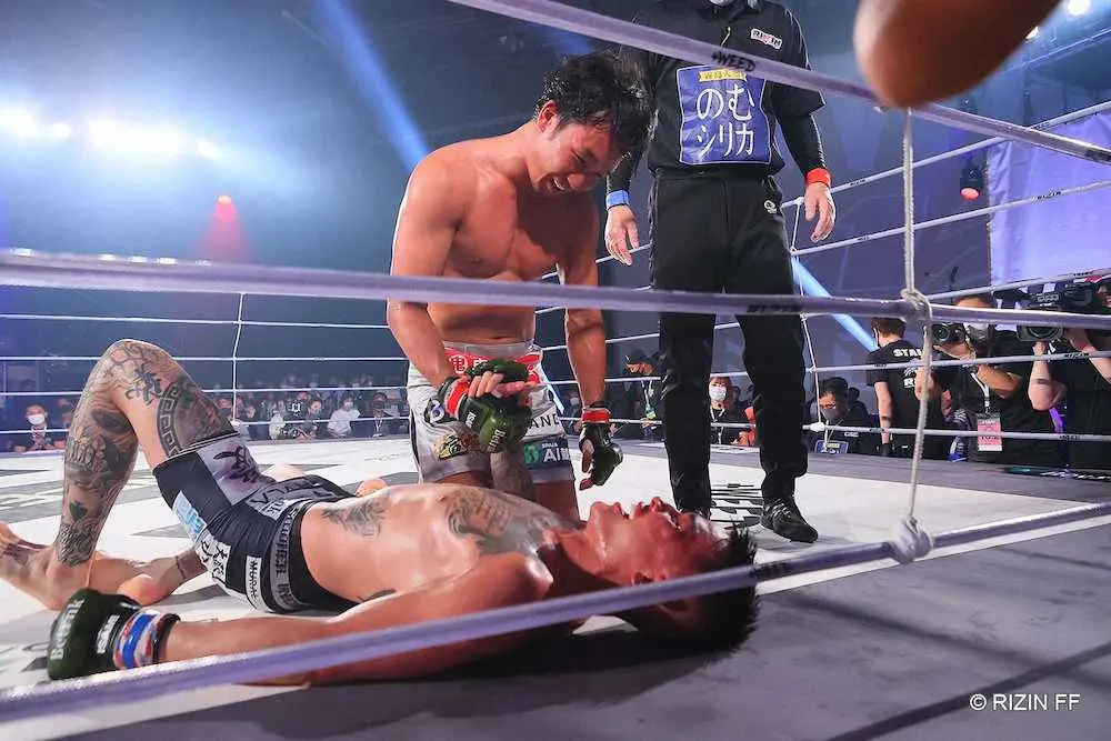 RIZIN シェイドラエフ 直筆サイン入り写真 ① フェザー級王者 VS朝倉