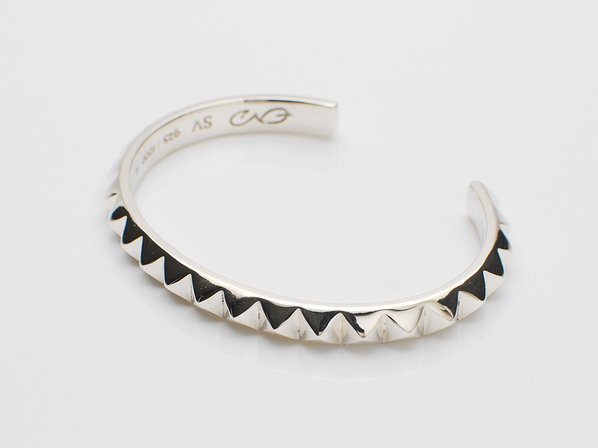 JACOBIAN STUDS BANGLE/END（エンド） - DEFI - シルバーアクセサリー