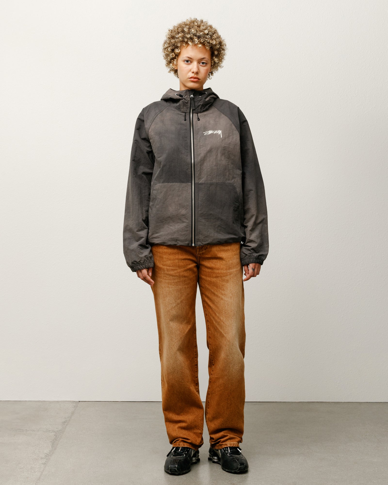 Beach Shell Wave Dye – Black | Outerwear | Stüssy