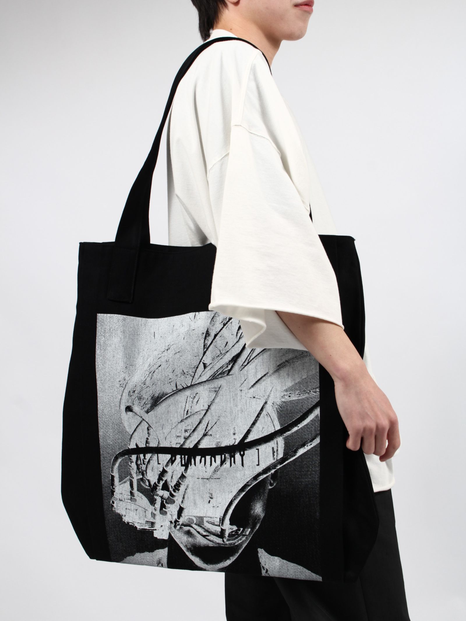 JULIUS - 【25SS】14オンスデニム プリント トートバッグ / 14OZ DENIM