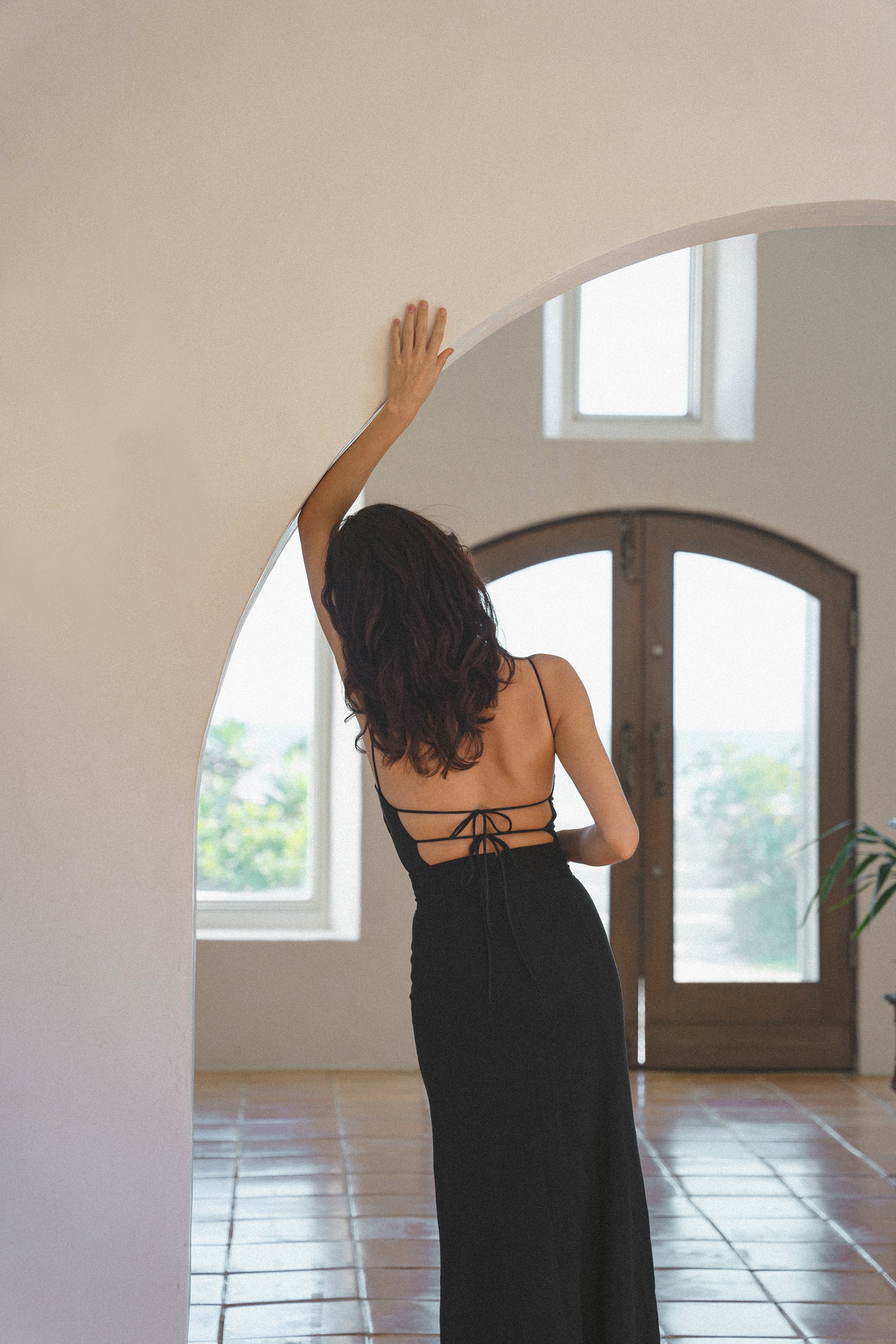 バックオープンワンピース モダン 大人シンプル 無地 ボディースーツ