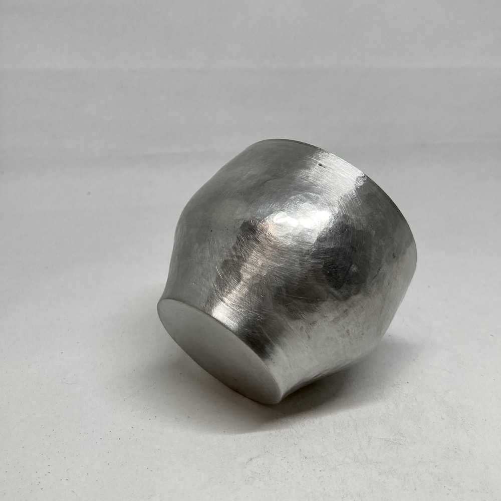清酒杯/燒酌杯/盃形純錫酒杯（大杯）,青冶金工手作的詩鍛打純錫杯