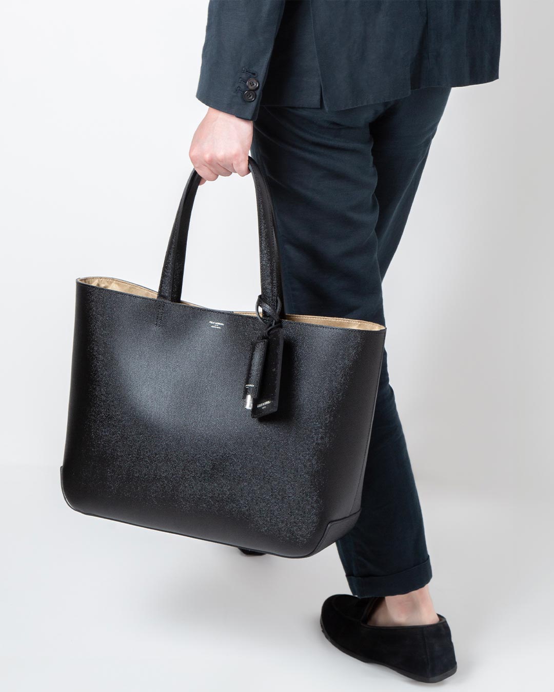 キャビアスキンを使用した新型トートバッグが登場