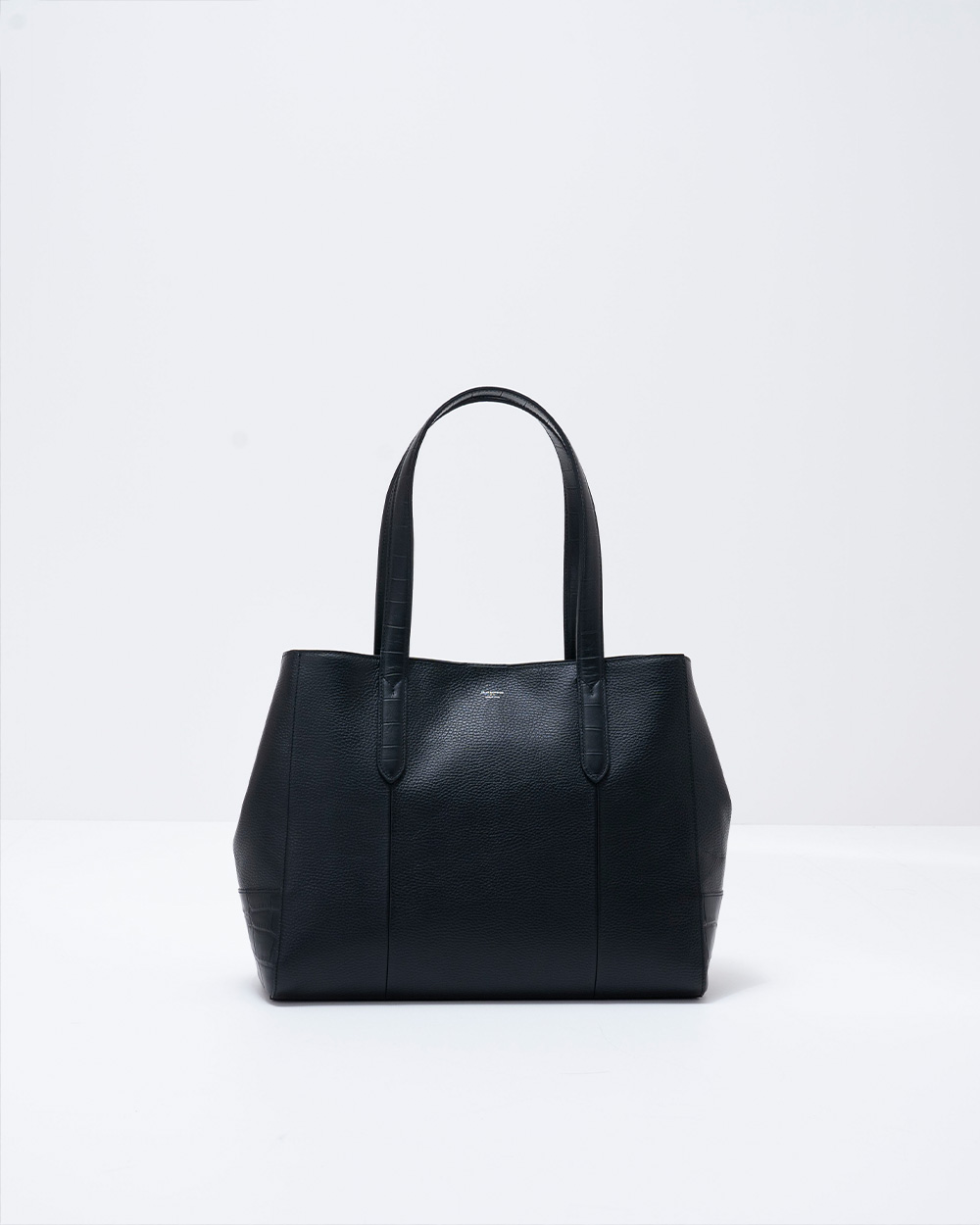 人気を博した限定トートが伊勢丹限定バリエーションで復刻